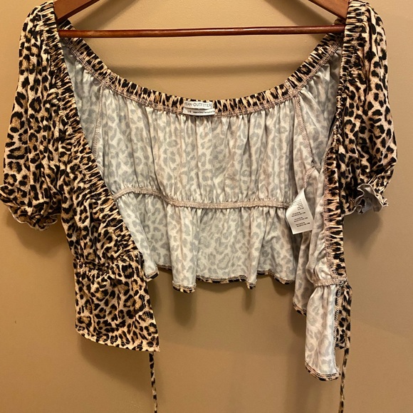 Urban Outfitters leopard print tie croptop - Picture 2 of 4